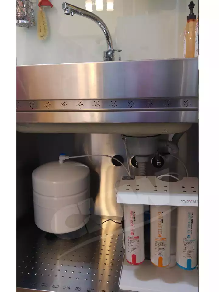 彩鋼架逆滲透純水機3